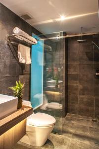 Căn Hộ Có Ban Công (Apartment with Balcony)