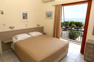 Hotel Karyatides - Agia Marina