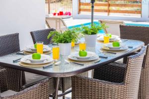 Villa White Moonflower