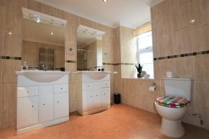 Meridian Way - 3 Bed Apartment - Sleeps 7