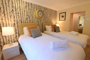 Meridian Way - 3 Bed Apartment - Sleeps 7