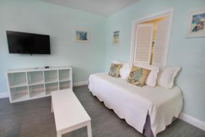 One-Bedroom Suite room in Hollywood Beachside Boutique Suite