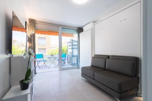 Beautiful studio near sea (free parking)