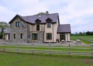 Groesfaen Bach - Caerwys