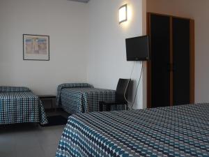 Family Room (2 Adults + 2 Children)