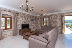 Villa Loviste Paradise