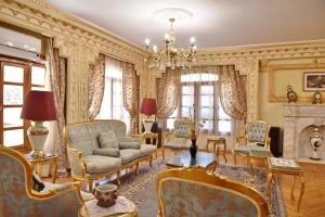 Royal Residence Families Only