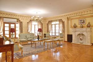 Royal Residence Families Only