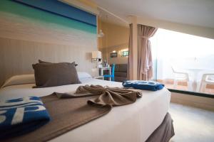 Studio (2 Adults + 1 Child) (Covid-19 Medical Insurance Included) room in Benalmadena Palace Spa