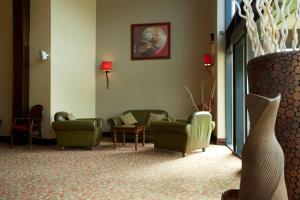 Best Western Plus Pastures Hotel