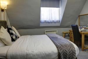Standard Double Room room in B/W Normanton Park Hotel