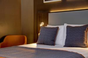 Standard Double Room - No Window room in Best Western Plus Vauxhall Hotel