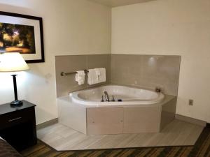 King Suite with Whirlpool and Balcony room in Best Western Visalia Hotel