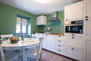 Isola Bella Apartments - Via Villa 9