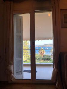 Classy lux apt w/ sea view, garden, parking Corfu Greece