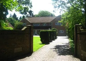 Tanglewood Gatwick Bed & Breakfast - Copthorne