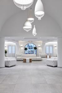 Costa Grand Resort & Spa