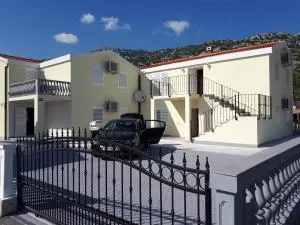 Apartmani Andrea - Karlobag