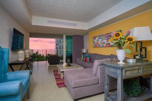 Luxury ocean view one bedroom two bathrooms