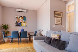 Breath-Taking River & City View Stunning 3 Bedrooms & 3 Bathrooms With AC Alfama Castle district 1st Floor Apartment