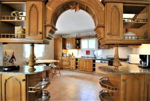 Holiday villa in 10 min from Fuengirola beach with sea views pool BBQ parking WiFi aircon big garden