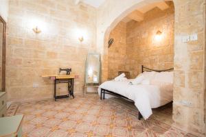 Central Valletta Townhouse with Maltese Balcony