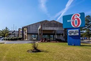 Motel 6-Kenly, NC - Kenly