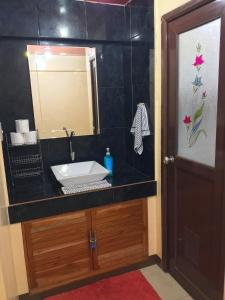 Fully AC 3BR House for 8pax near Airport and SM with 100mbps Wifi