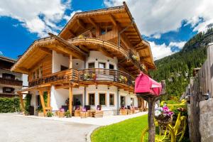Chalet Vites Mountain Hotel - AbcAlberghi.com
