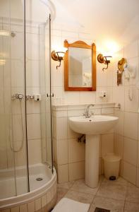 Triple Room room in Lévay Villa Hotel