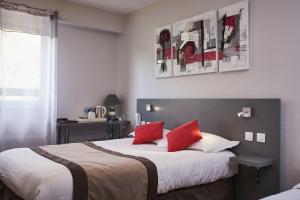 Hotels Logis Hotel de la Bruyere : photos des chambres
