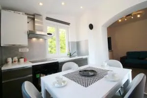 Apartment Sara with Seaview - 佩特坎内