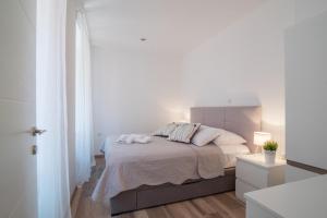 Leona Deluxe Apartments