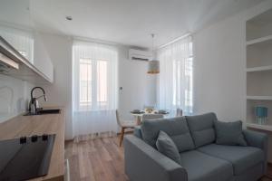 Leona Deluxe Apartments