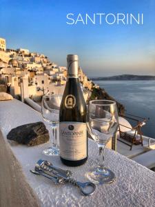 Akron Cliff Suite Santorini Greece