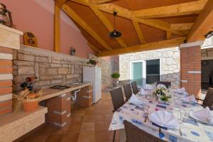 Villa Petra, Kaštelir