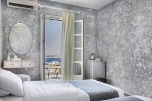 Double or Twin Room with Sea View