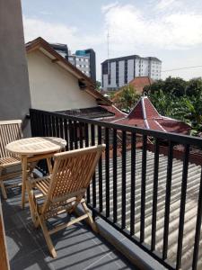 Phòng gia đình có phòng tắm riêng (Family Room with Private Bathroom)