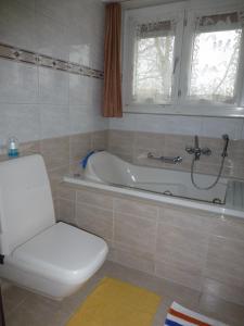 Twin Room with Shared Bathroom and Balcony room in B&B Pappelweg - 2