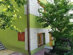 Hovirag apartman 1 - Ebes