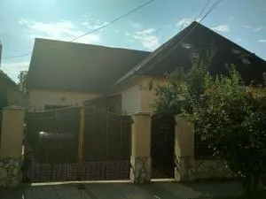 Грушевського 13 - Beregi