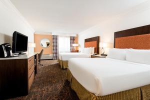 Executive Queen Room with Two Queen Beds room in Holiday Inn Fort Lauderdale Airport an IHG Hotel