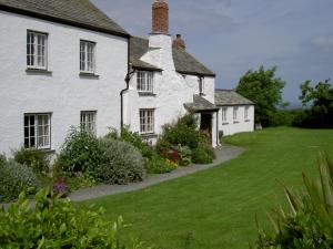 Lower Tresmorn Farmhouse