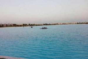 Casa con alberca y laguna