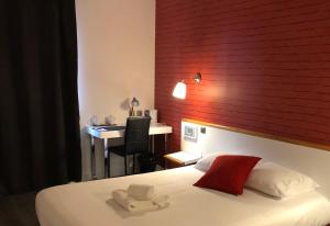 Hotels La Voile Rouge : photos des chambres