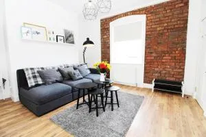 Stylish Flat in 1860's Listed Building - Edinburgh