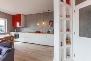 Spacious and Bright City Ap II