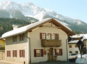 Apartment with Mountain View