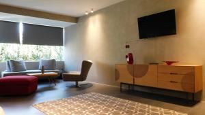 101 Adrianou Apartments