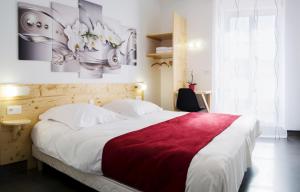 Hotels hotel le beausejour : Chambre Double avec Salle de Bains Privative Séparée